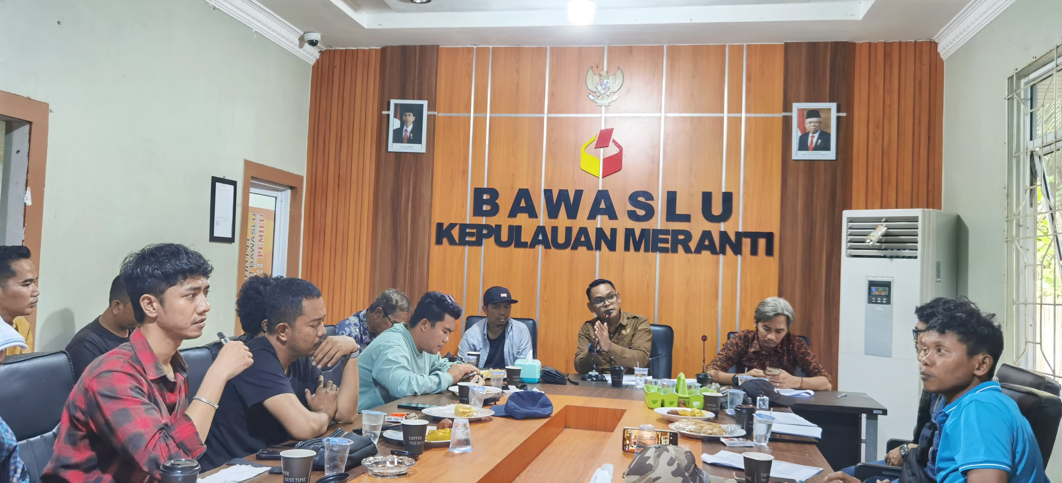 Konferensi pers Bawaslu Kepulauan Meranti