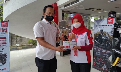 Promo Akhir Tahun, Beli Honda Baru Gratis Oli Mesin untuk Motor Lama di AHASS 