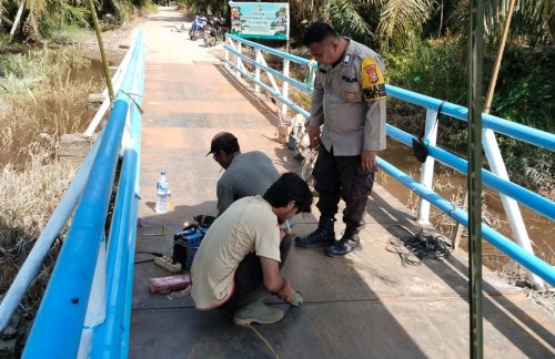 Tahap II Renovasi Jembatan Merah Putih di Rimba Melintang, Rohil, dikebut.(foto: afrizal/halloriau.com)