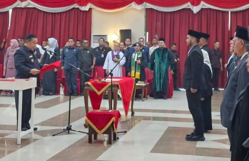 Plt Gubernur Riau, SF Hariyanto melantik ratusan PTP Pemprov Riau termasuk kepala sekolah.(foto: fitri/halloriau.com)