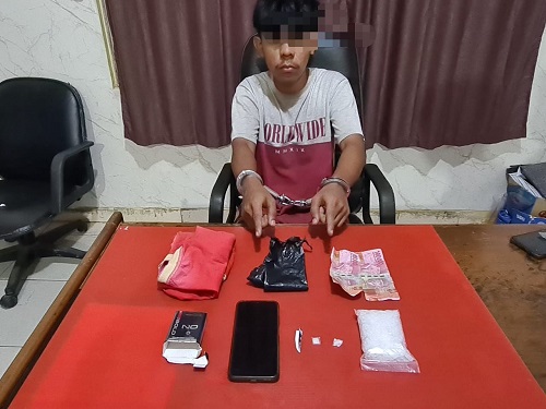 Warga Kelurahan Muara Lembu ditangkap dengan barang bukti sabu (foto/ultra-halloriau)