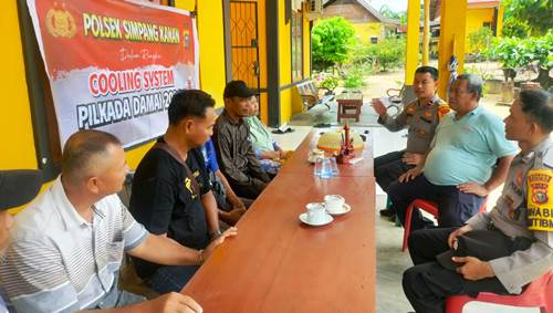 Kegiatan cooling system Polsek Simpang Kanan di Kelurahan Simpang Kanan.(foto: afrizal/halloriau.com)