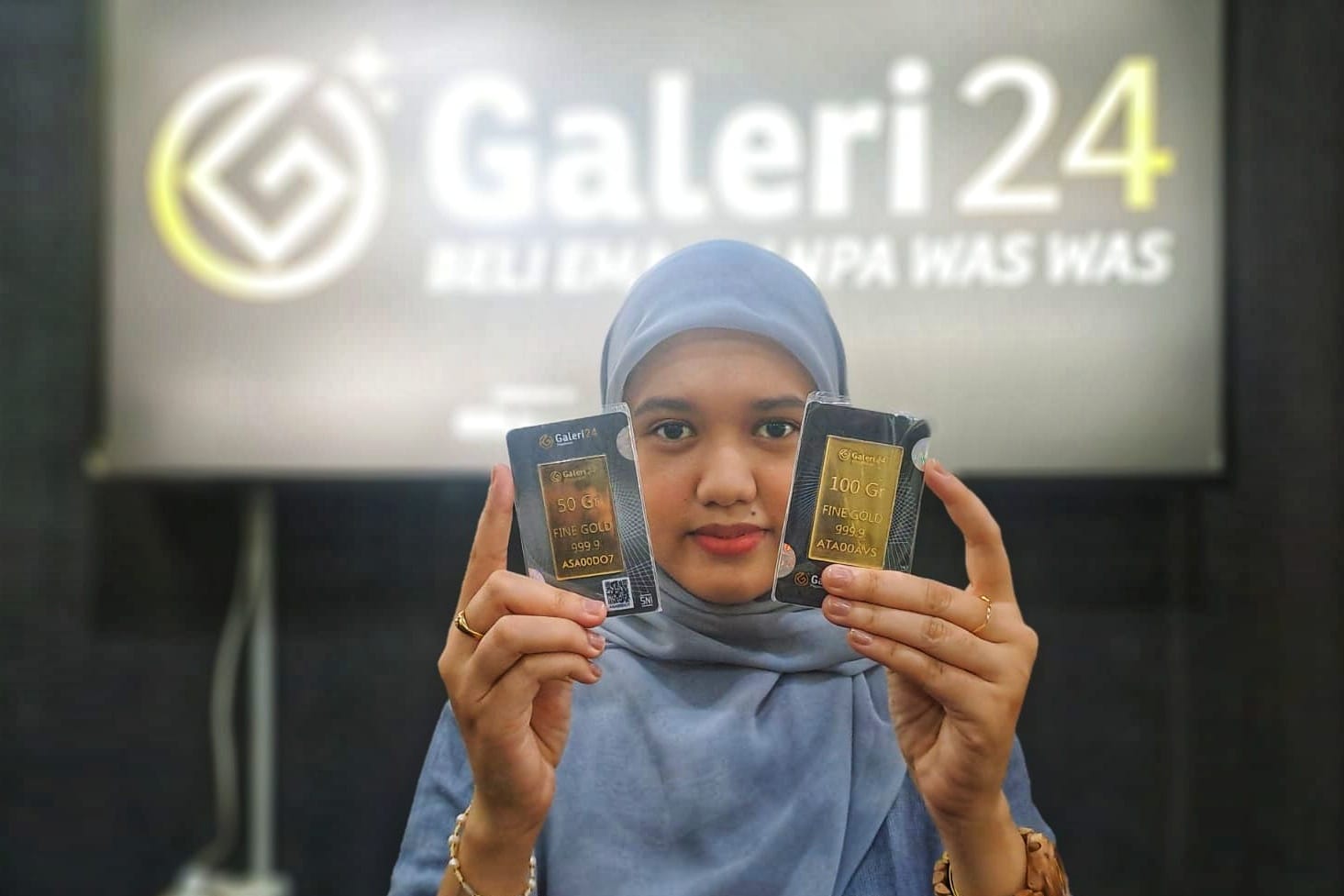 Harga emas di Galeri 24 Distro Pegadaian Pekanbaru melonjak dari Rp 2.384.000 jadi Rp 2.416.000 per gram (foto/riki)