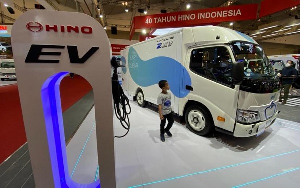 Hino berpartisipasi dengan menghadirkan Hino Dutro Z EV.