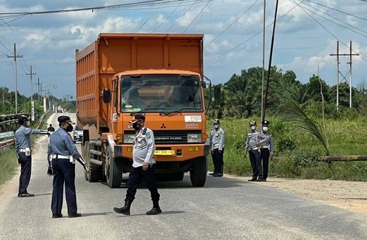 Razia Dishub Riau bersama Tim Gabungan