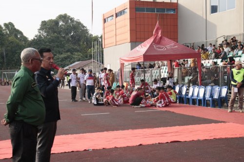 Sekda Inhu, Zulfahmi Adrian membuka Piala Soeratin U-17 Riau 2026 (foto/ist)