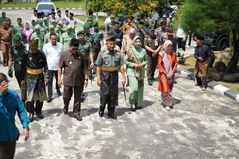 Danrem 031/Wirabima Brigjen TNI Sugiyono melakukan Kunker ke Siak (foto/diana)