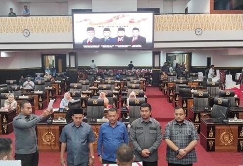 Empat pimpinan definitif DPRD Pekanbaru mengikuti gladi bersih (foto/Mimi)