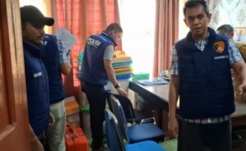 Diskrimsus Polda Riau sita 42 dokumen penting dari Dinas PUPR Rohil (foto/afrizal)