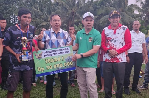 Pj Bupati Inhil, Erisman Yahya saat hadiri penutupan Turnamen Mumpa Cup 2024.(foto: yendra/halloriau.com)