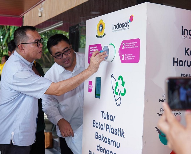 Indosat luncurkan program CSR "Sampah Jadi Pulsa" di Unsri.