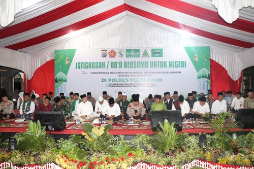 Polres Pelalawan menggelar doa bersama yang berlangsung di Mapolres Pelalawan. (Foto: Andy Indrayanto)