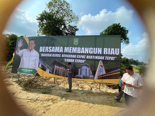 Baliho Pj Gubri, SF Hariyanto mulai bertebaran di Riau (foto/Yuni)