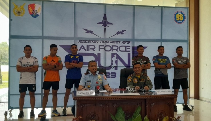 Komandan Lanud (Danlanud) Roesmin Nurjadin Pekanbaru, Marsma TNI Mohammad Nurdin saat jumpa pers (foto/bayu-halloriau)