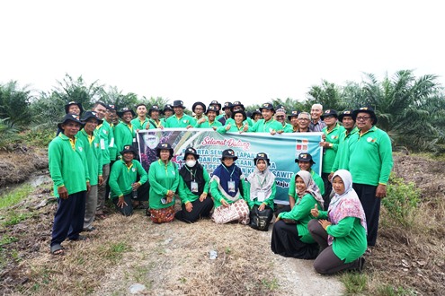 Para peserta kegiatan Seminar Lapangan SAMADE dan KUD Maju Jaya di Kampar.(foto: istimewa)