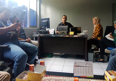   Agustiawan Officer Comm & Relation RU II Dumai memberikan keterangan pers terkait AJP 2018 dirung kerjanya. FOTO: Bambang