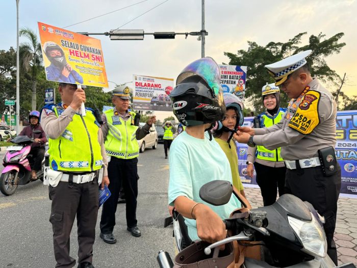 Direktur Lalu Lintas Polda Riau Kombes Taufiq Lukman Nurhidayat sosialisasi Ops Patuh LK 2024 (foto/int)