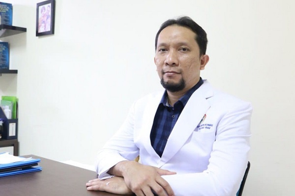 Dokter Spesialis Ortopedi RSUD Arifin Achmad Riau, dr Muhammad Ihsan Sp.OT (K) Hip & Knee.