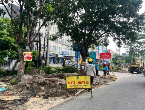 Pelebaran Jalan Tuanku Tambusai.