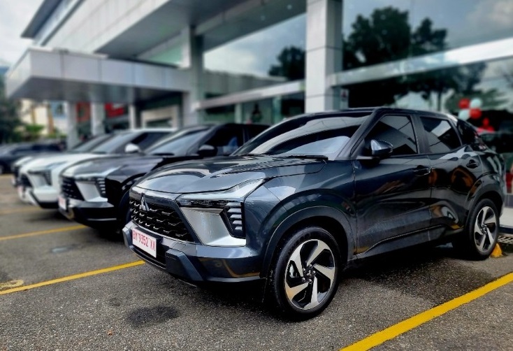 Banyak promo menguntungkan di dealer Mitsubishi Dipo di Jalan Sudirman Pekanbaru (foto/rinai)