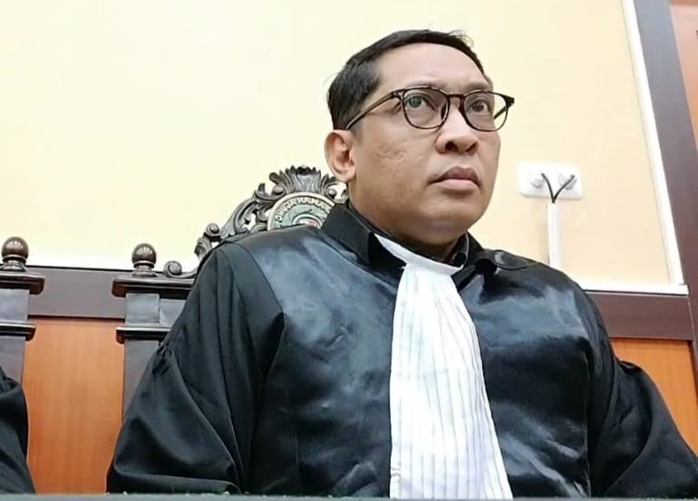 Juru Bicara Divisi Hukum Bermarwah Paslon Gubernur dan Wakil Gubernur Riau nomor urut 1 Abdul Wahid-SF Hariyanto, Dr Parlindungan SH MH.(foto: sri/halloriau.com)