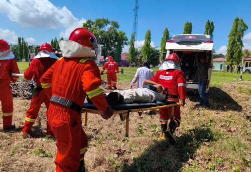 Simulasi respons cepat dan penanganan kebakaran dan evakuasi korban.