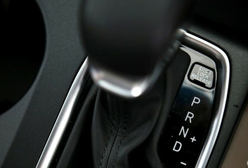 Begini Cara Benar Kendarai Mobil Matik Supaya Awet