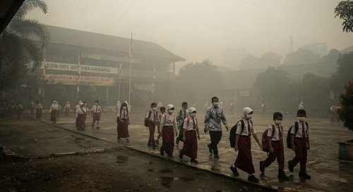 Kabut asap masih selimuti Kota Pekanbaru.(ilustrasi/gemini AI/halloriau.com)
