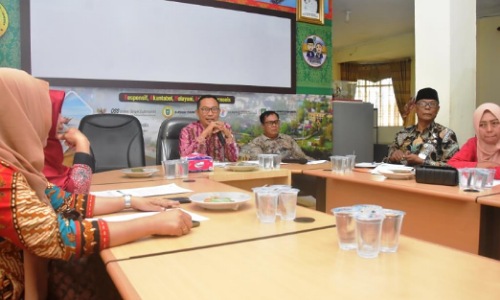 Pemkab Bengkalis gelar rapat terkait penindakan baliho konten rokok di Duri.(foto: zulkarnaen/halloriau.com)