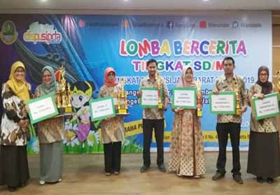 Para pemenang Lomba Perpustakaan Tingkat SLTA se-Jabar.