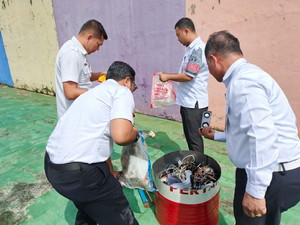 Kalapas IIA Pekanbaru, Erwin musnahkan barang terlarang hasil razia (foto/int)