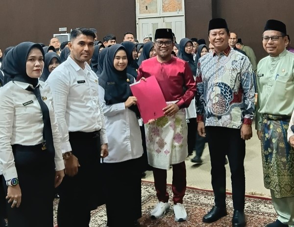 Bupati Pelalawan, Zukri melantik 260 PPPK Tahap I dan II (foto/Andy)