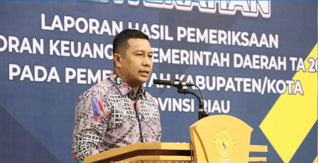 Elda Suhanura saat memberikan sambutan mewakili ketua DPRD se-Riau (foto/Dasmun)