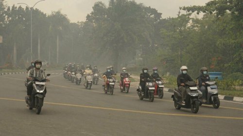 Pemprov Riau mulai pelebaran Jalan HR Soebrantas Pekanbaru.(foto: mcr)