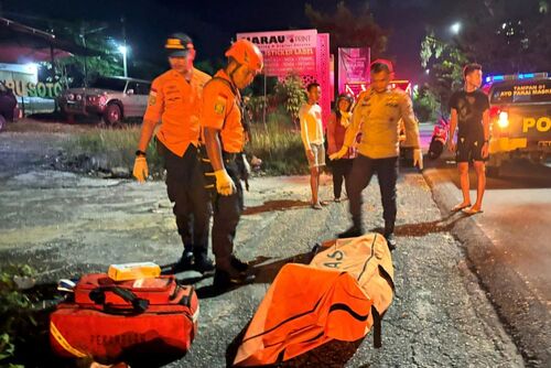Seorang pekerja neon box tewas tersengat listrik di Pekanbaru. (Foto: Media Center Riau)