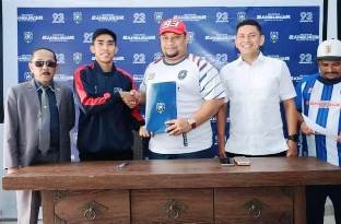 Presiden PSPS Riau Norizam Tukiman bersama Firman Septian.