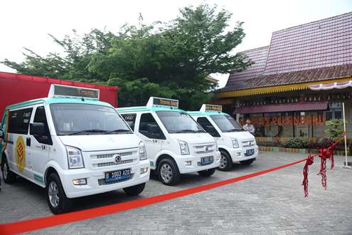 Launching Feeder Bus Trans Metro Pekanbaru atau Oplet Pekan.(foto: dini/halloriau.com)