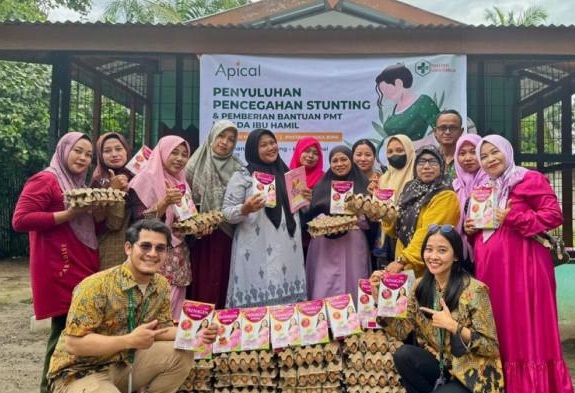 Peduli pencegahan stunting, Apical Group kembali gelar kegiatan edukasi sekaligus Pemberian Makan Tambahan (PMT) bagi ibu hamil di Kota Dumai. Foto Ist