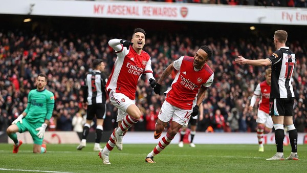 Arsenal meraih tiga poin dari Newcastle United dalam lanjutan Liga Inggris. Meriam London sukses mengalahkan tamunya dengan skor 2-0.
