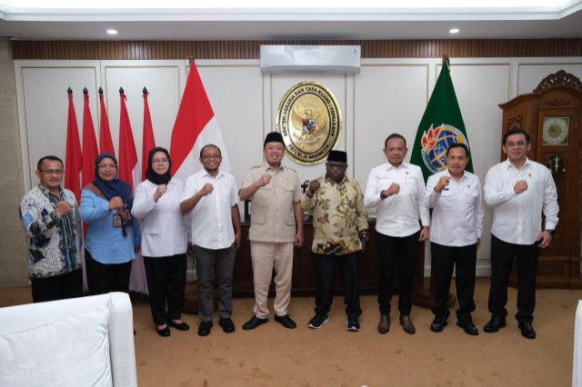 Menteri ATR/Kepala BPN, Nusron Wahid dengan Menteri HAM, Natalius Pigai bahas legalisasi tanah (foto/ist)