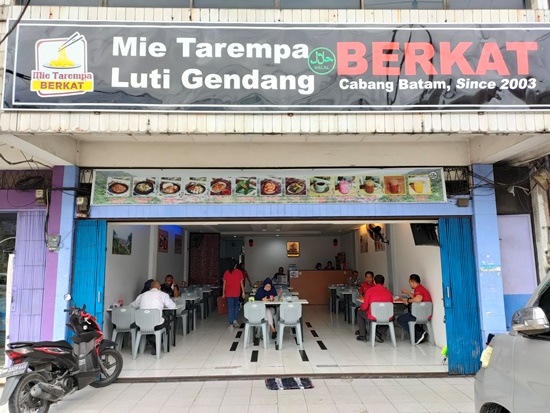 Kedai Kopi Berkat yang menyajikan mie tarempa dan luti gendang.