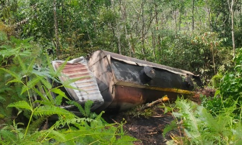 Truk CPO masuk jurang dan terbakar di Desa Tanjung Alai, Kampar.(foto: bayu/halloriau.com)