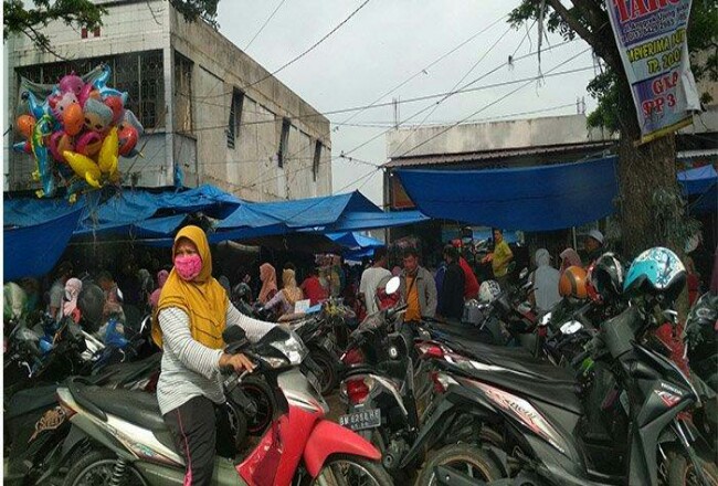 Warga padati pasar tradisonal jelang Ramadan. Foto: Tribunpekanbaru