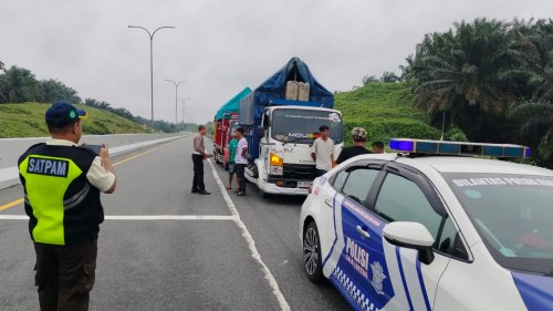 PJR tangkap terduga pelaku pengeroyokan sopir truk di Tol Pekanbaru-Dumai (foto/int)