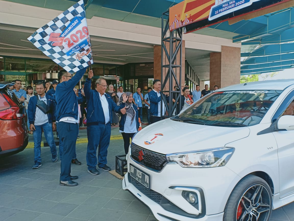 Konvoi City Touring Semarakkan Suzuki Day di Mal Ska Pekanbaru