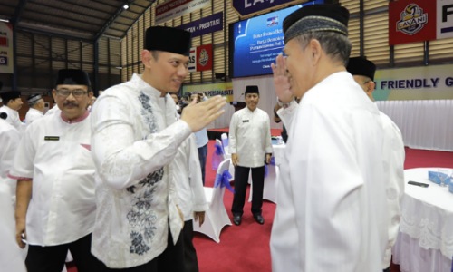 Ketum Demokrat, AHY bersama sejumlah Jenderal purnawirawan TNI-Polri.(foto: rinai/halloriau.com)