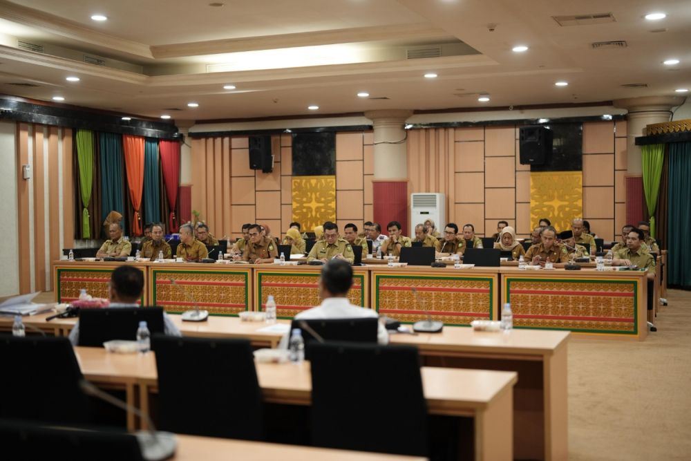 Sekdaprov Riau, Syahrial Abdi dan Pansus DPRD bedah capaian kinerja OPD (foto/int)