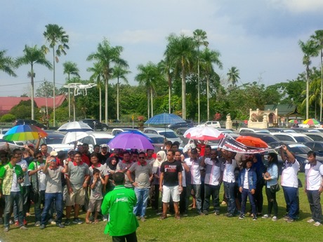 Konvoi 90-an Mobil Honda Curi Perhatian Masyarakat Siak