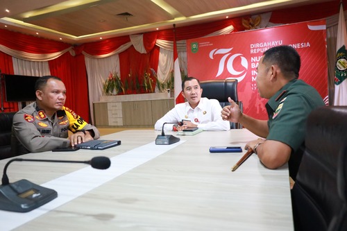 Dandim 0322/Siak Letkol Arh. Riyanto Budi Nugroho ikuti rapat persiapan PSU Pilkada Siak. (Foto: Diana)