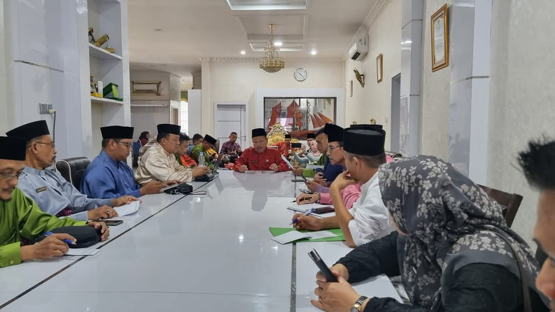 Rapat tersebut dipimpin oleh Sekretaris Daerah Kabupaten Kepulauan Meranti, Bambang Suprianto terkait SEB transfer pusat ke daerah tahun 2025